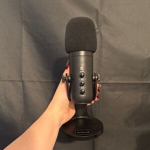 Black USB Studio Microphone - Professional Podcast & Streaming Mic
